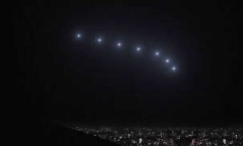 Luci di Phoenix - Scatto dell'inspiegabile formazione luminosa sopra la città